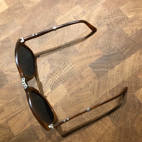 Authentic Persol Men's Folding Designer Sunglasses - 714 Style - Polarized - Picture 3 of 8